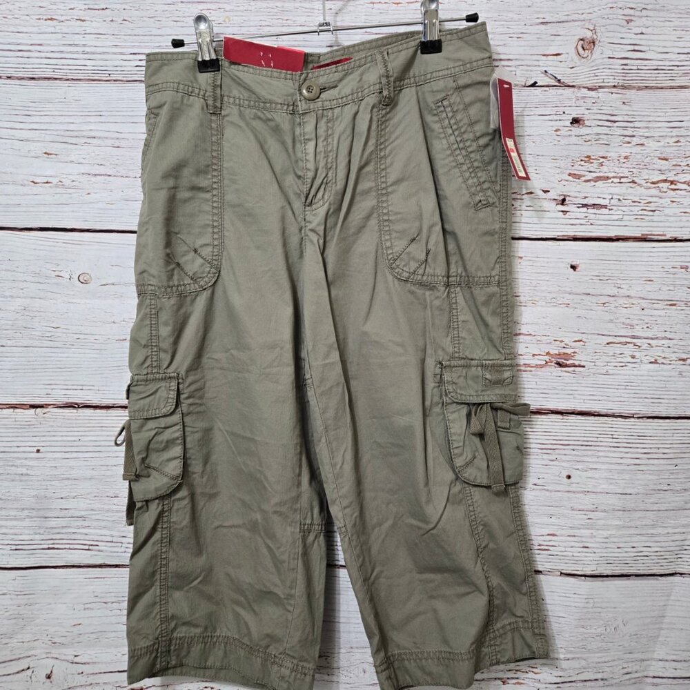 #204 NWT Merona Whisper Green Cargo Crop